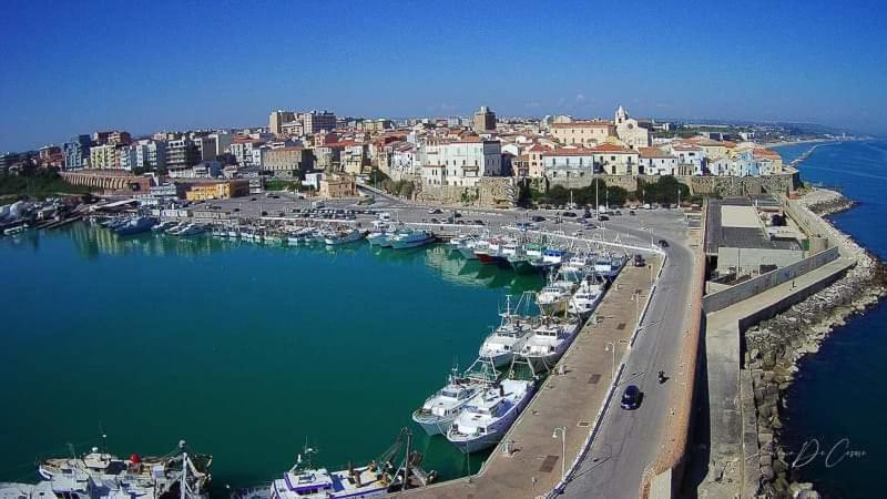 La Finestra Sul Castello B&B 泰尔莫利 外观 照片