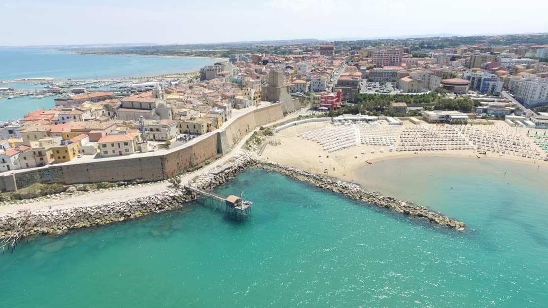 La Finestra Sul Castello B&B 泰尔莫利 外观 照片